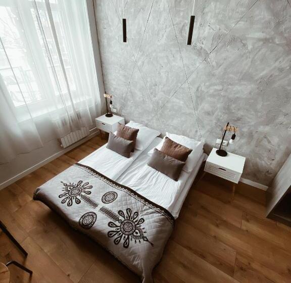 اتاق لوکس, Dworek Zakopane