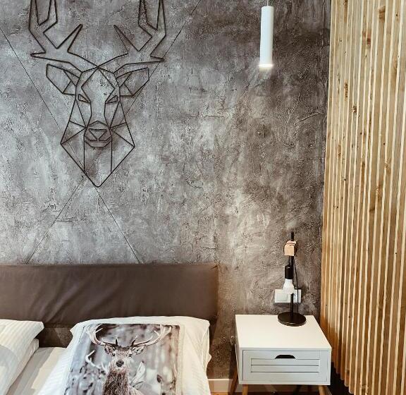 اتاق لوکس, Dworek Zakopane