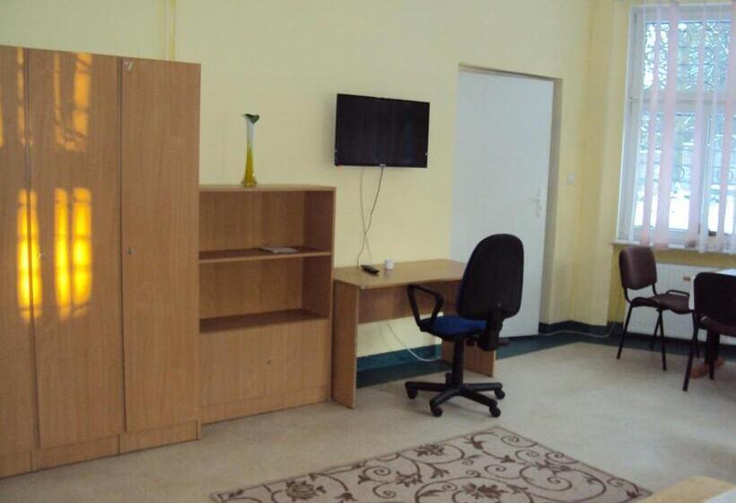اتاق استاندارد چهار تخته, Pod Starymi Lipami