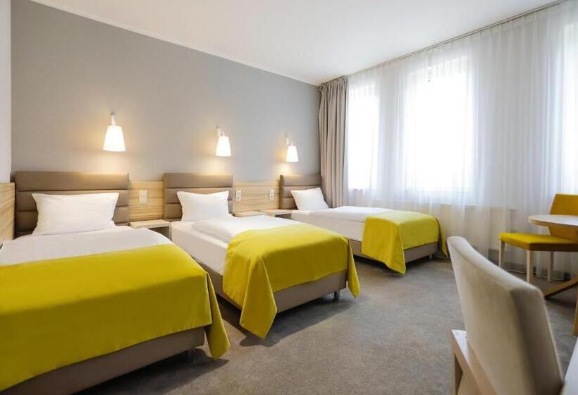 اتاق کلاسیک سه تخته, Poznań West Hotel   Airport
