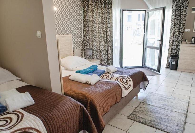 Standard Triple Room with Terrace, Arena Slonca