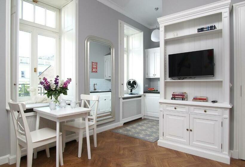 استودیوی استاندارد, Warsaw Concept
