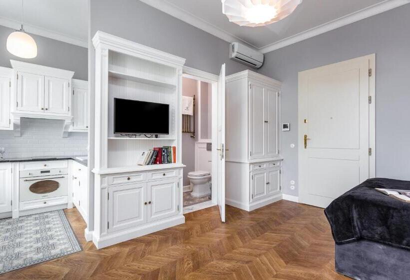 اتاق لوکس یک تخته, Warsaw Concept
