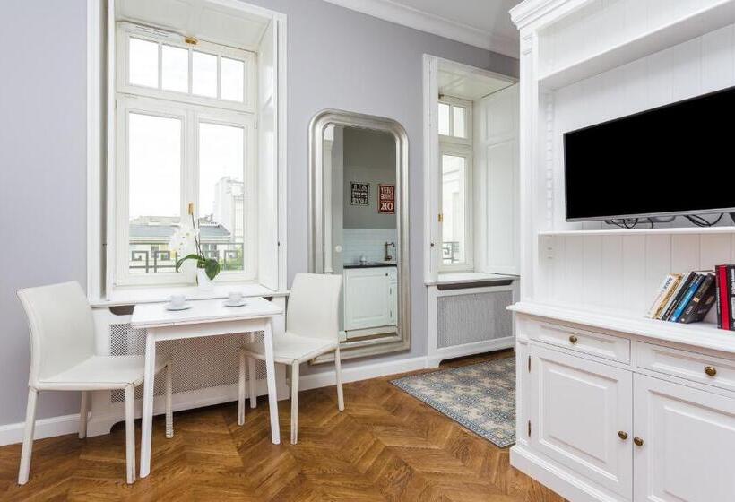 اتاق لوکس یک تخته, Warsaw Concept