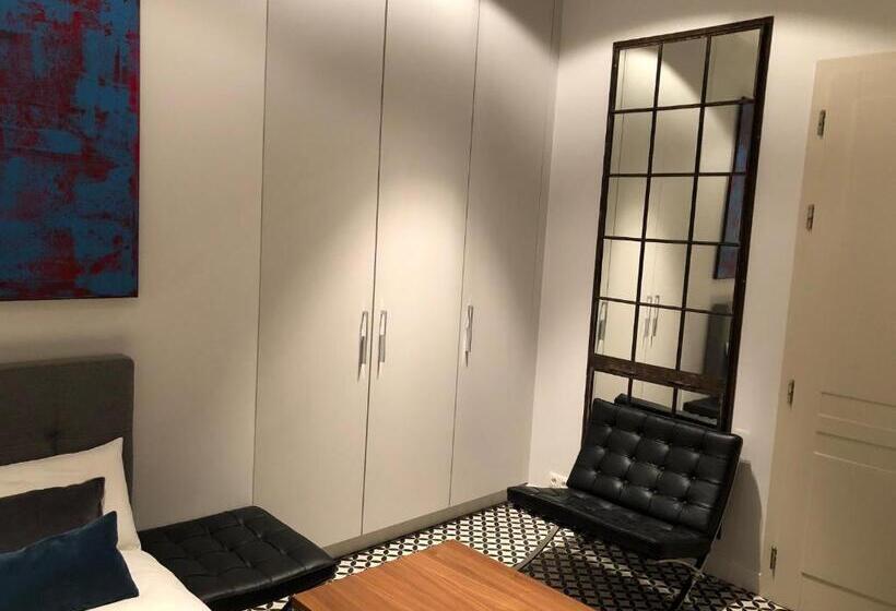 استودیوی استاندارد, Warsaw Concept