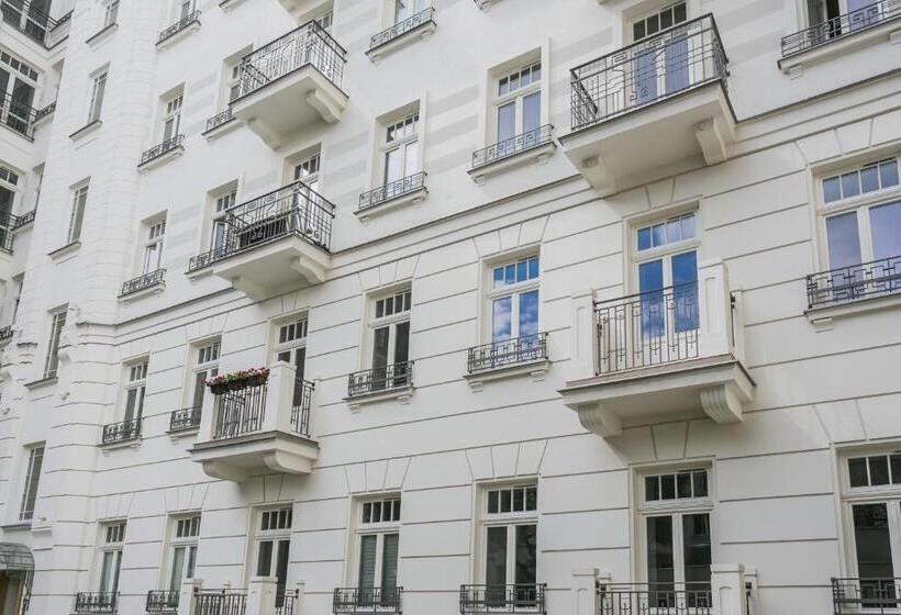 Superior studio with balcony, Warsaw Concept