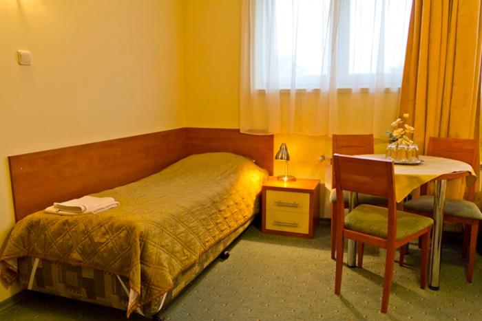 اتاق استاندارد سه نفره, Pod Szczęśliwą Gwiazdą