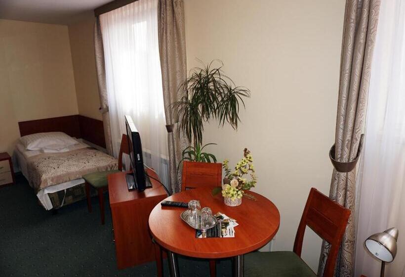 اتاق استاندارد سه نفره, Pod Szczęśliwą Gwiazdą