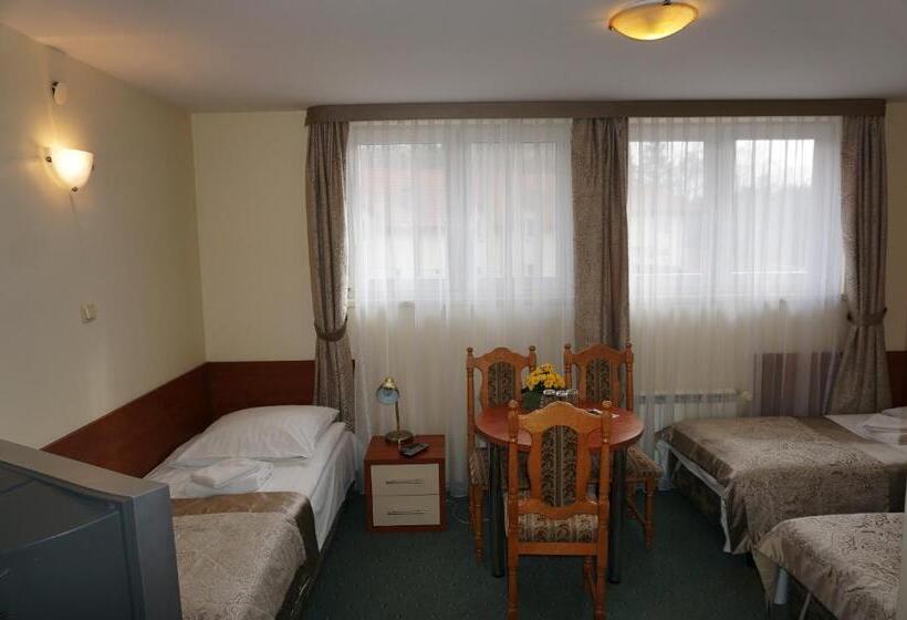 اتاق استاندارد سه نفره, Pod Szczęśliwą Gwiazdą