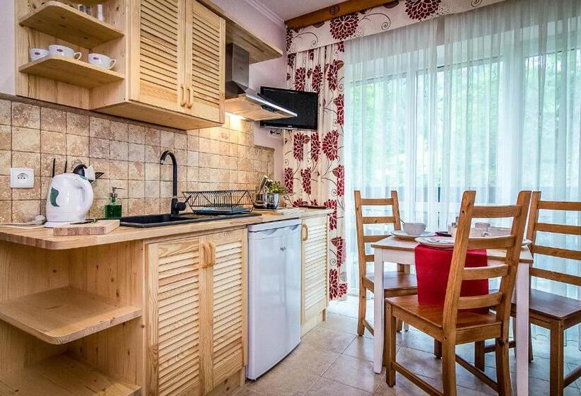 سوییت, Aparthotel Pod Nosalem