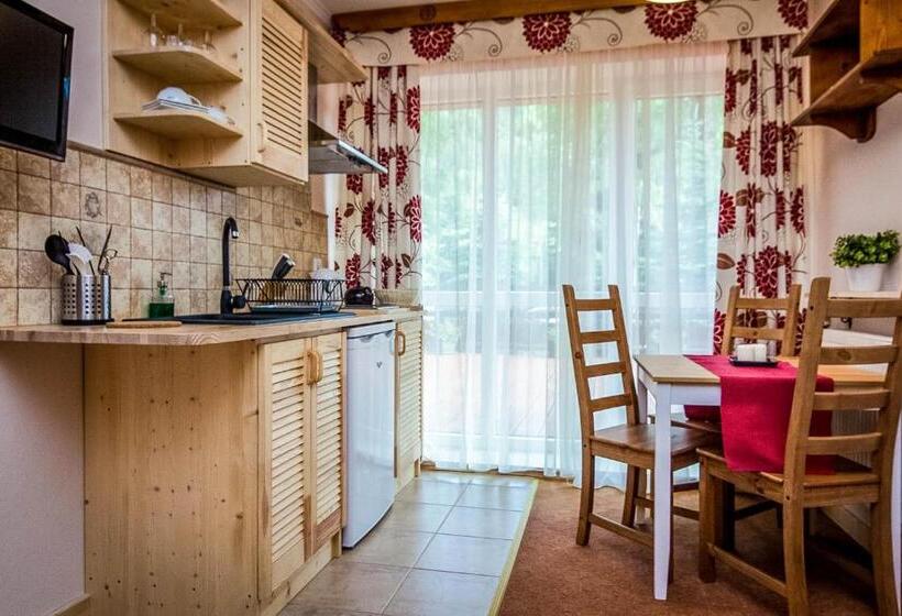 سوییت, Aparthotel Pod Nosalem