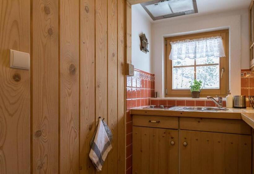 شقة عائلية, Bambi Cottage