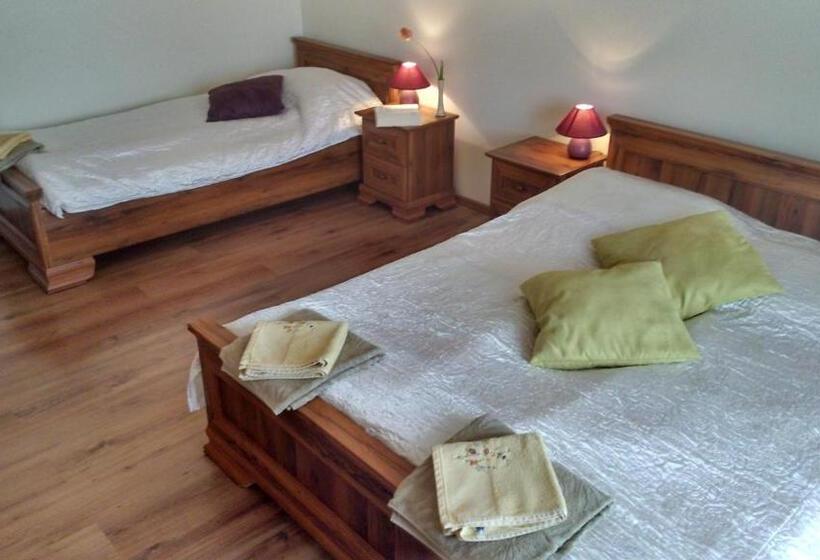 اتاق استاندارد سه نفره, Bakster