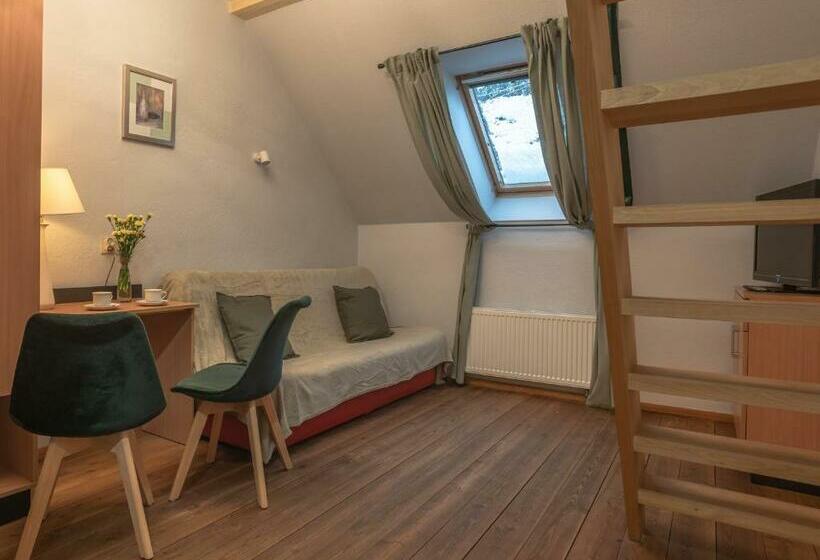Economy Triple Room, Dom Potok