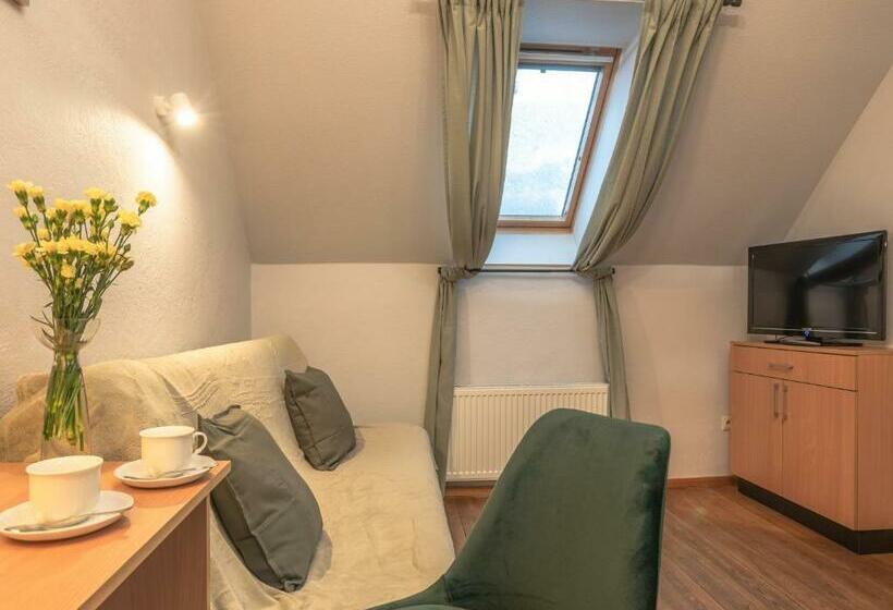 Economy Triple Room, Dom Potok