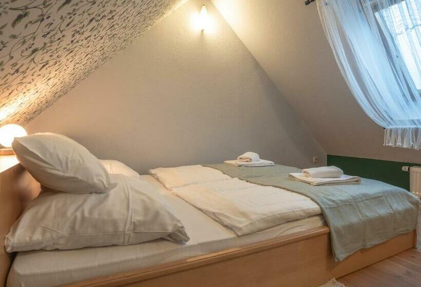 Economy Triple Room, Dom Potok