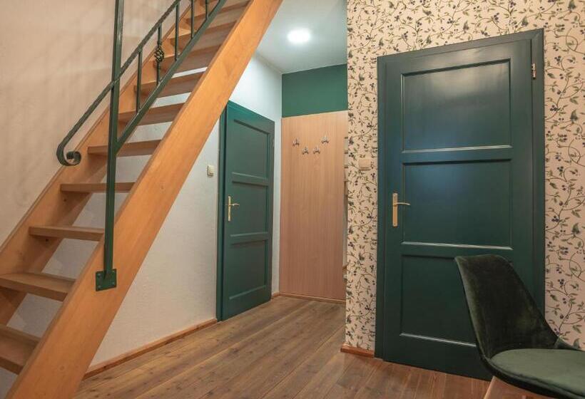 Economy Triple Room, Dom Potok
