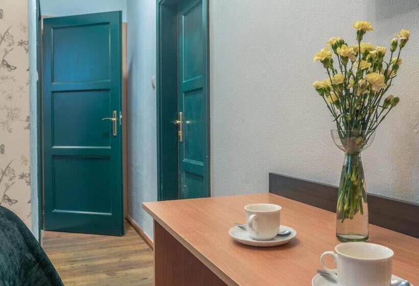 Economy Triple Room, Dom Potok