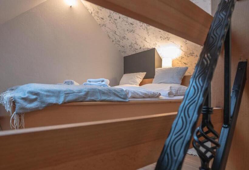 Economy Triple Room, Dom Potok