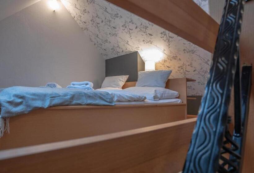 Economy Triple Room, Dom Potok