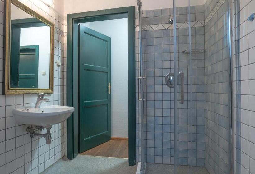 Economy Triple Room, Dom Potok