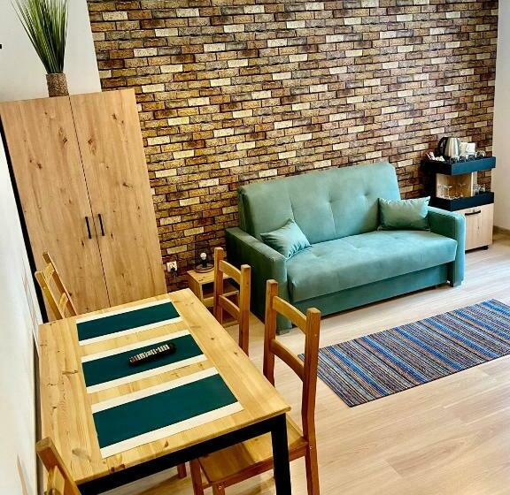 اتاق استاندارد چهار تخته, Old Tree Home & Restaurant