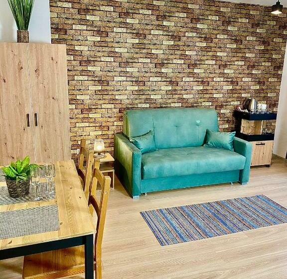اتاق استاندارد چهار تخته, Old Tree Home & Restaurant