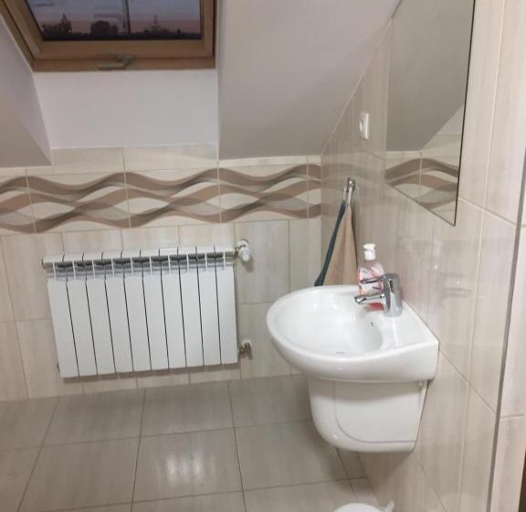 اتاق استاندارد, Pod Kotwicą