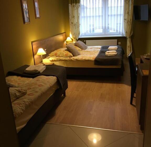 اتاق استاندارد سه نفره, Stratos