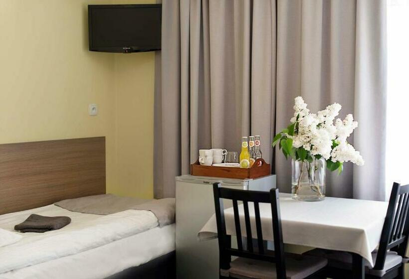 חדר בסיסי, Hostel Azymut