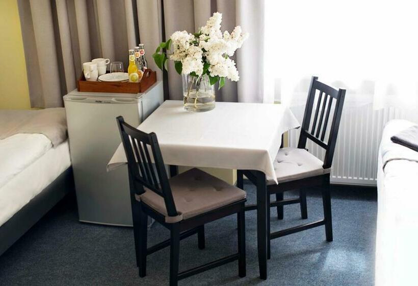 חדר בסיסי, Hostel Azymut