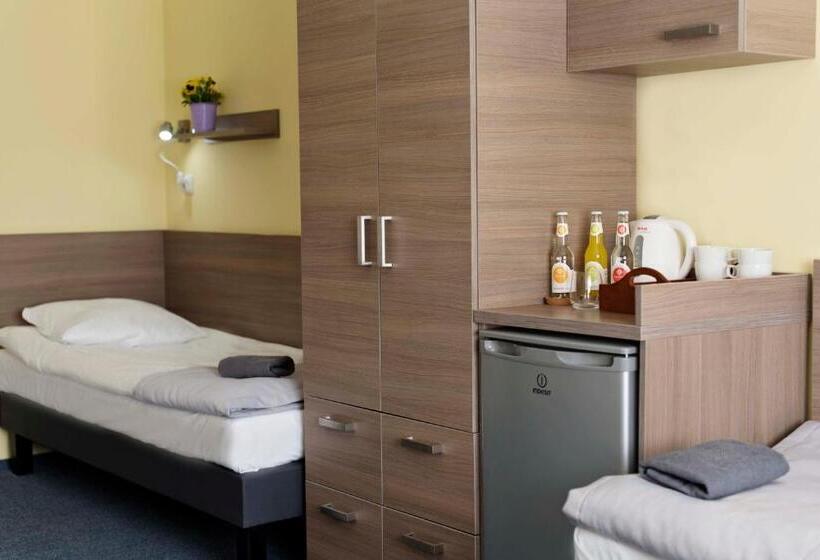חדר סטנדרט לארבעה, Hostel Azymut