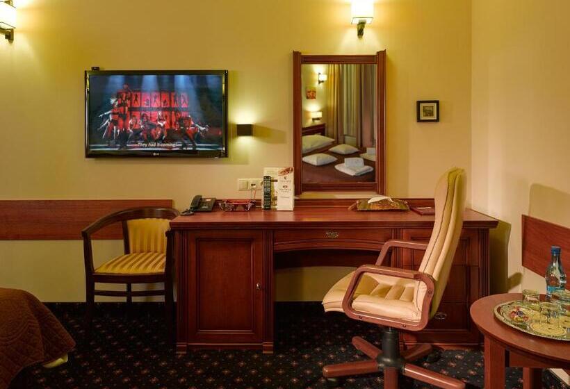 اتاق لوکس, Aura   Hotel & Restaurant & Sauna