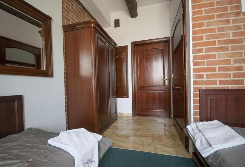اتاق لوکس, Restauracja Pod Parowozem