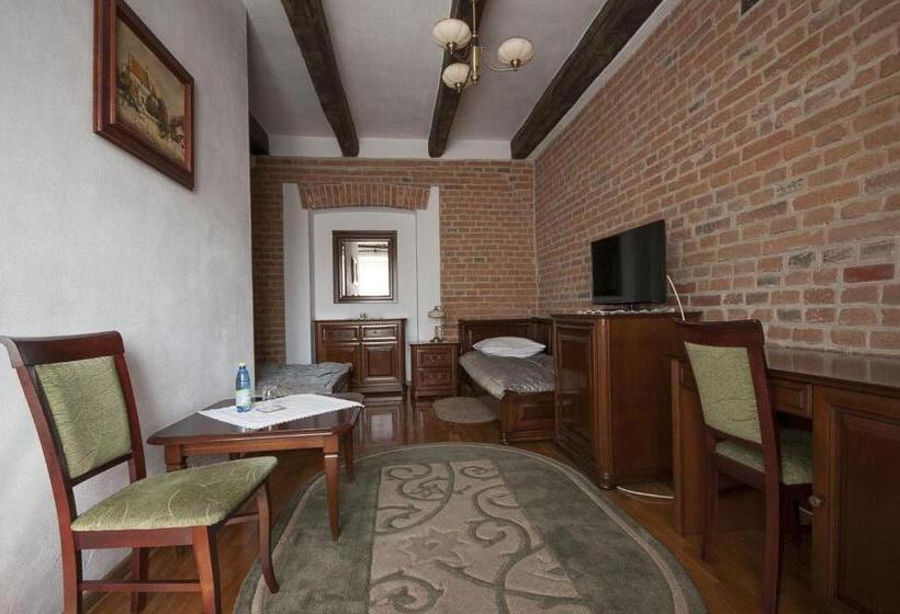 اتاق سوپریور سه تخته, Restauracja Pod Parowozem