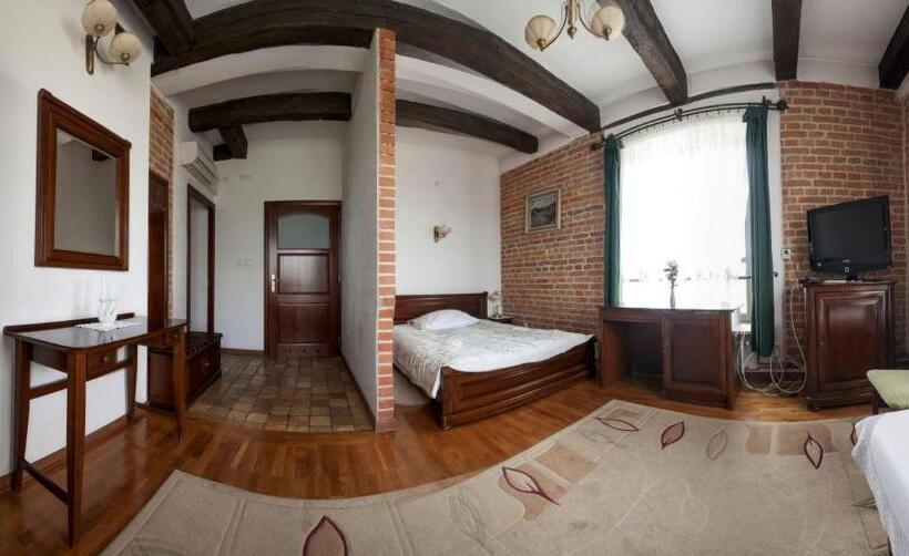 اتاق سوپریور سه تخته, Restauracja Pod Parowozem