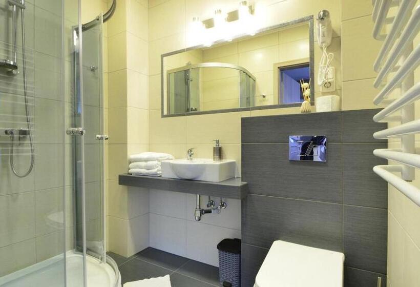 Standard Triple Room with Terrace, Luna