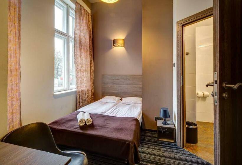 اتاق استاندارد, Planet Hostel