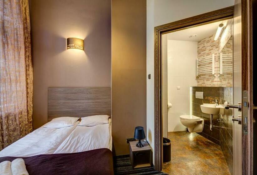 اتاق استاندارد, Planet Hostel