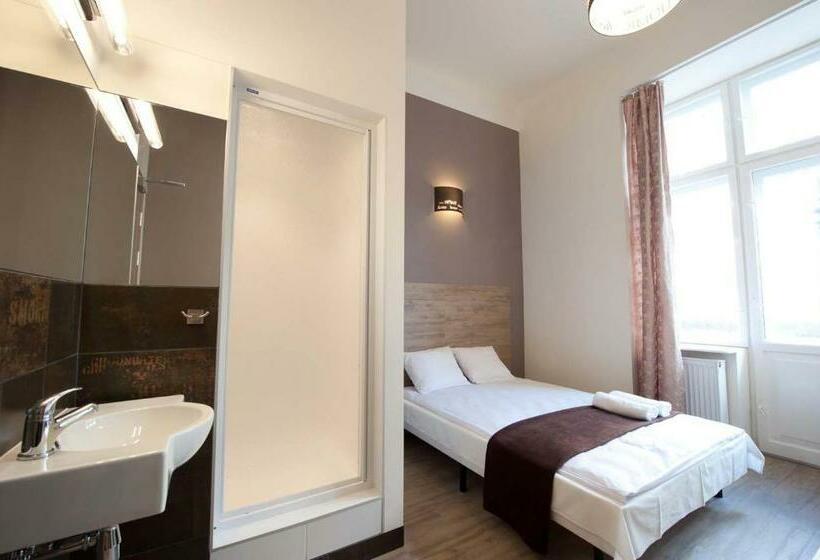 اتاق استاندارد, Planet Hostel