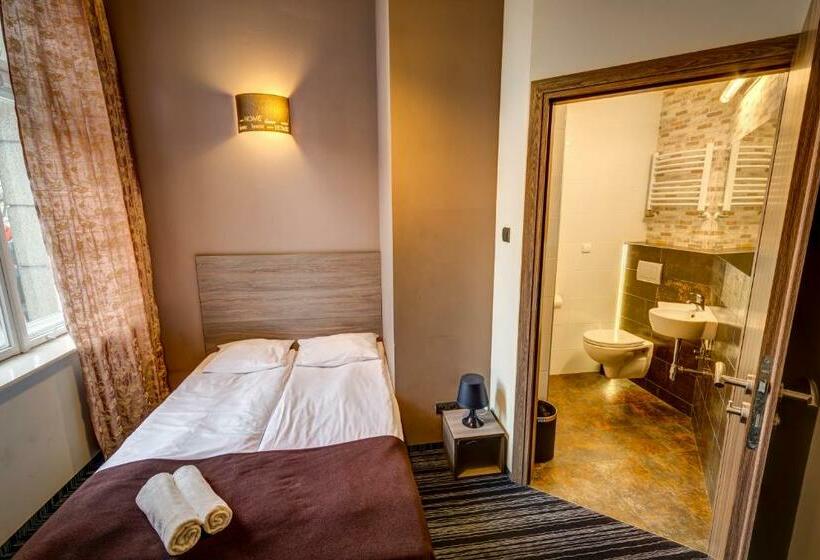 اتاق استاندارد, Planet Hostel