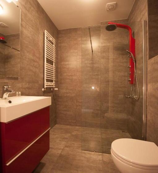 آپارتمان 1 خوابه, Planet Hostel
