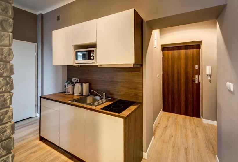 آپارتمان 1 خوابه, Planet Hostel