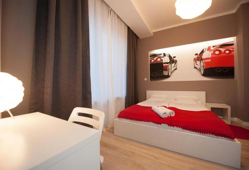 آپارتمان 1 خوابه, Planet Hostel