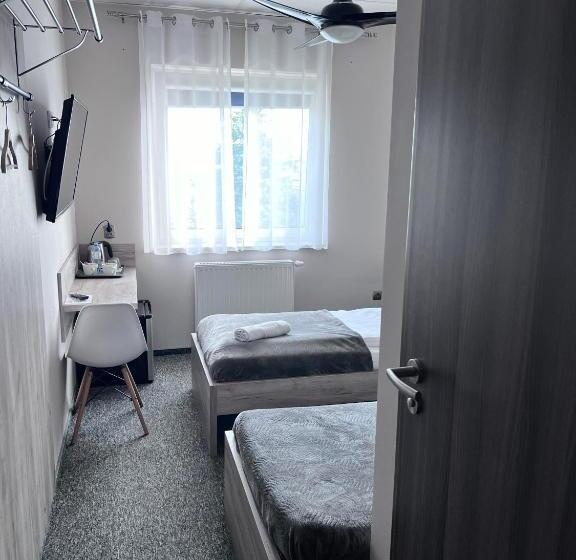 اتاق اکونومی, Pro B&b