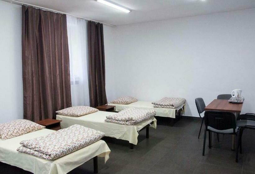 اتاق استاندارد سه تخته با سرویس بهداشتی مشترک, Twoj Hostel Katowice
