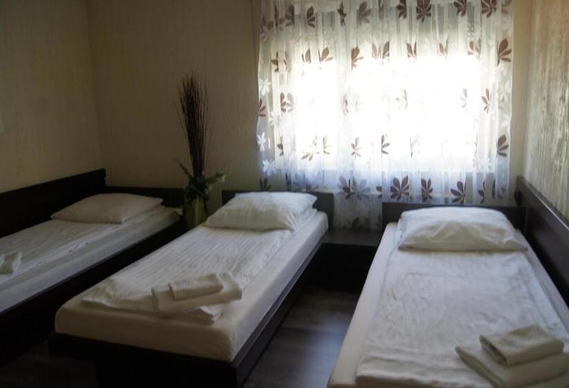 اتاق استاندارد سه نفره, Uslugi Hotelowe A1