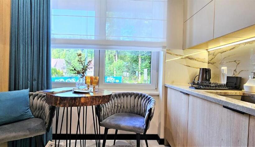 استودیوی استاندارد, Vip Apartamenty Chałubińskiego Apart