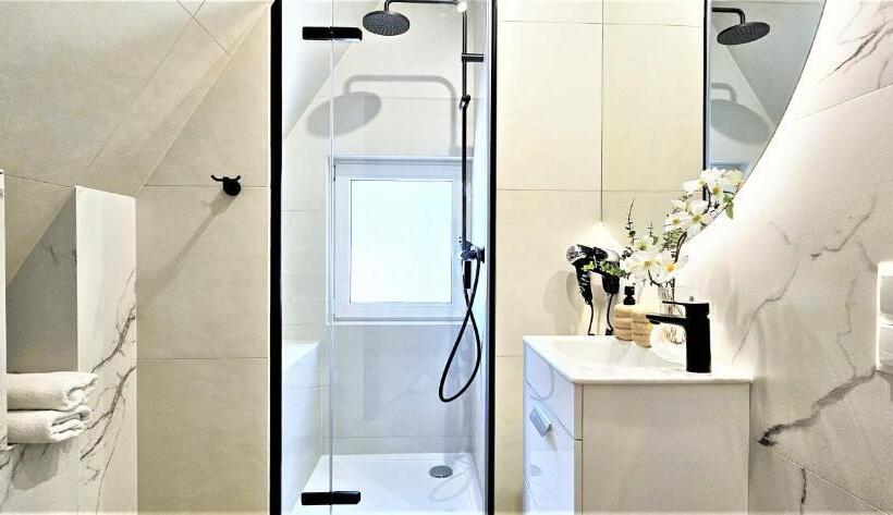 استودیوی استاندارد, Vip Apartamenty Chałubińskiego Apart