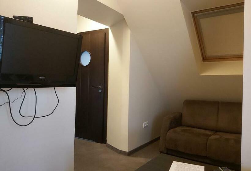 Standard Triple Room with Terrace, Szara Willa